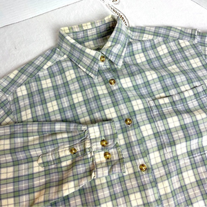 Eddie Bauer Women’s Plaid Flannel 100% Cotton W/Tortoise shell Button Sz.Med Reg